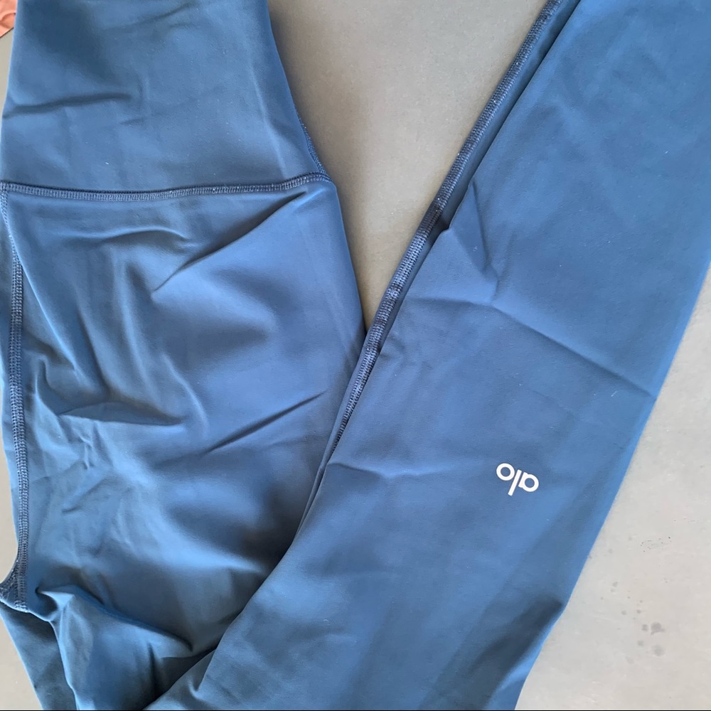 ALO yoga ripped warrior leggings size medium blue